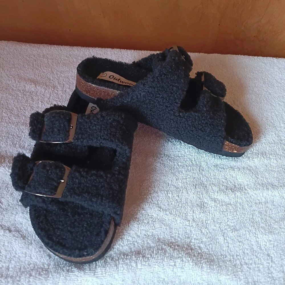 Outwoods Womens Black Faux Shearling Cozy Slide Sandals Buckle Strap Size 5 NIB